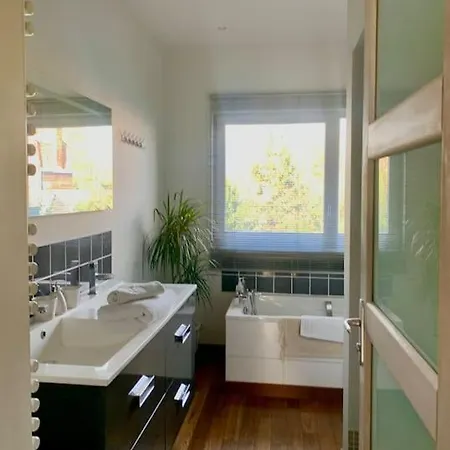 Villa Maison Entiere Proche Tram 170 M2 Jardin Parking