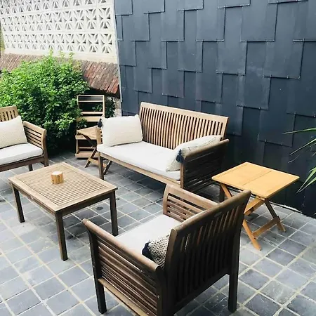Vila Maison Entiere Proche Tram 170 M2 Jardin Parking *