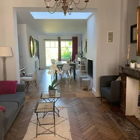 Vila Maison Entiere Proche Tram 170 M2 Jardin Parking