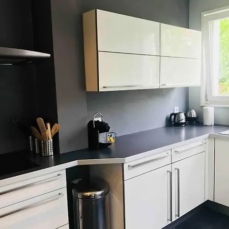 Maison Entiere Proche Tram 170 M2 Jardin Parking *