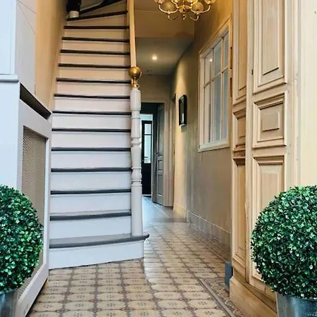Maison Entiere Proche Tram 170 M2 Jardin Parking Vila *