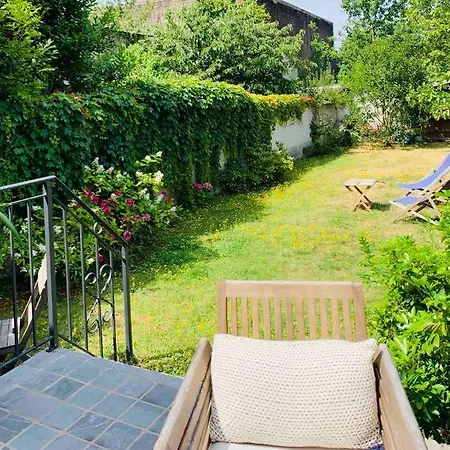Maison Entiere Proche Tram 170 M2 Jardin Parking Vila *